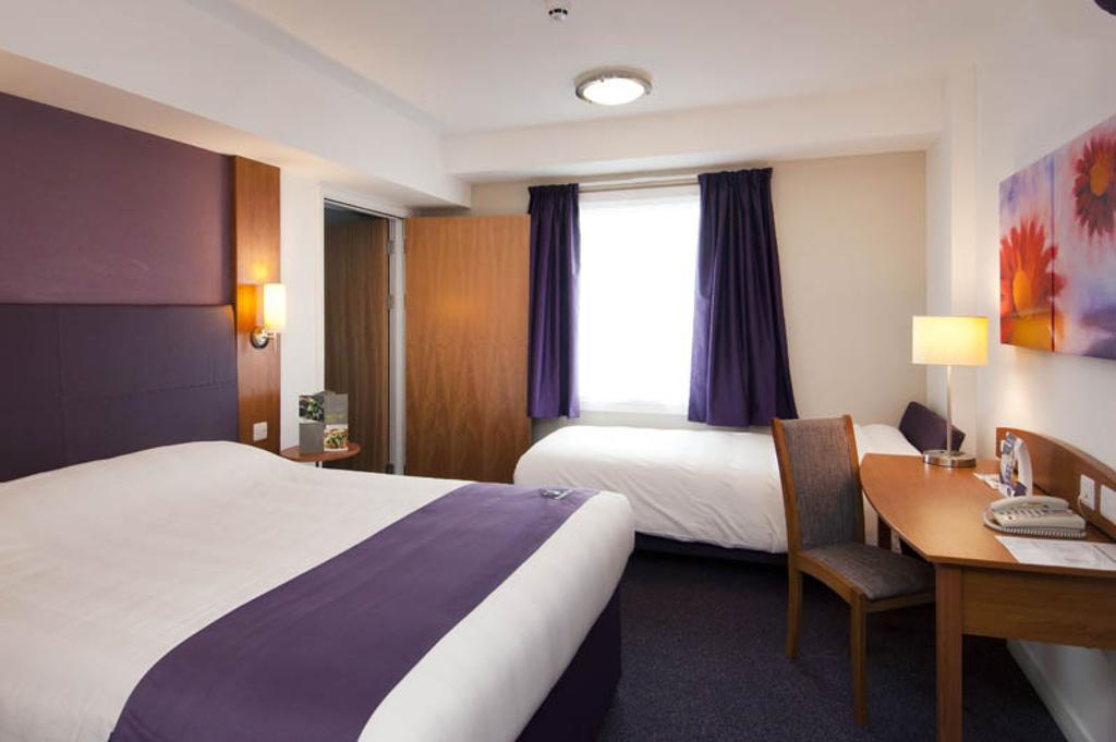 Premier Inn Southsea ポーツマス 部屋 写真
