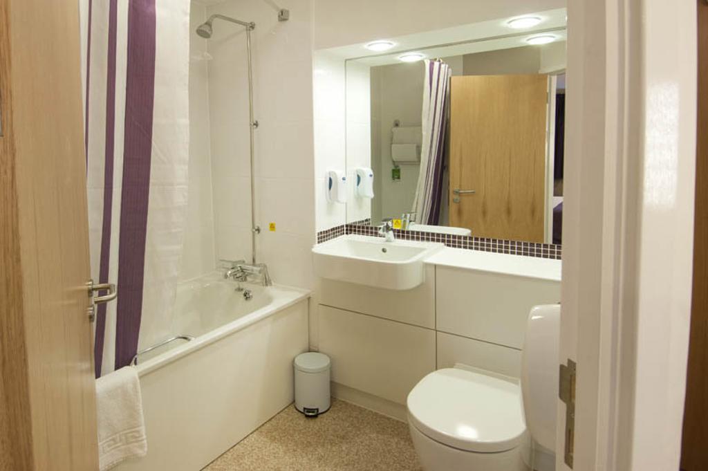Premier Inn Southsea ポーツマス 部屋 写真