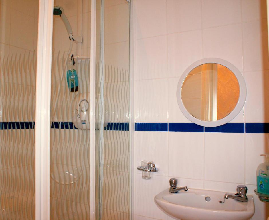 Premier Inn Southsea ポーツマス 部屋 写真